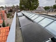 Zonnepanelen geplaatst op het pand. 